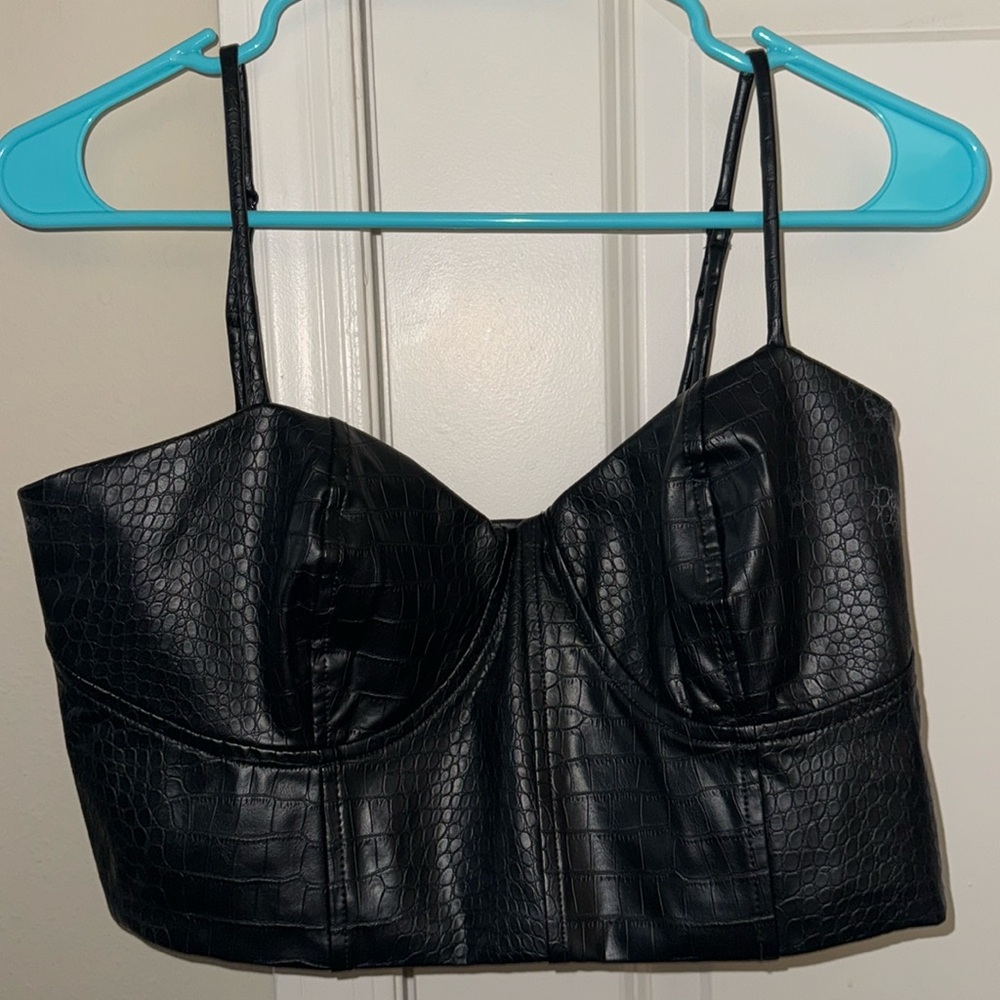 Express- Cropped leather tank